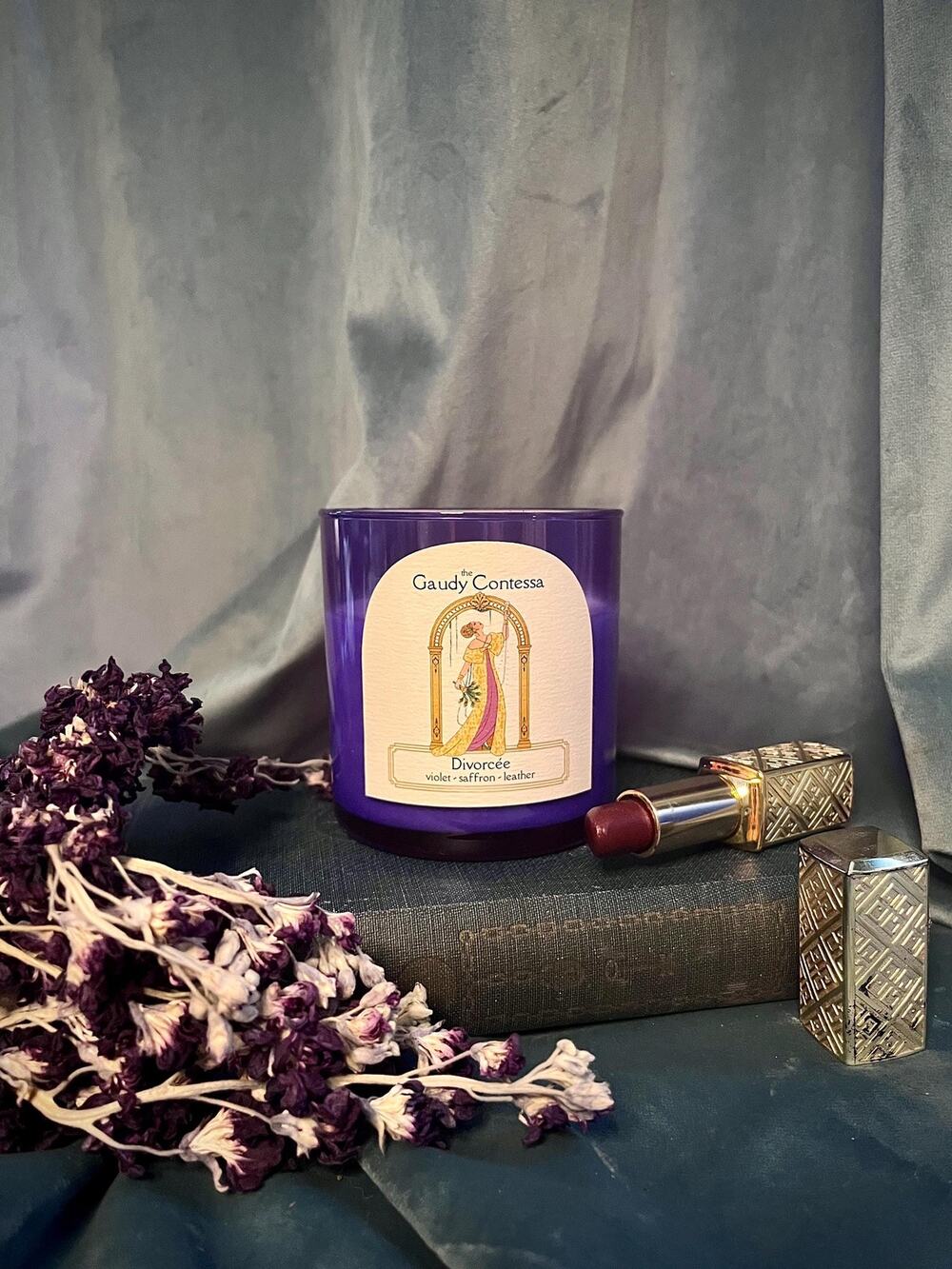 Hand poured scented candle - Divorcée - 8oz - Home Gift